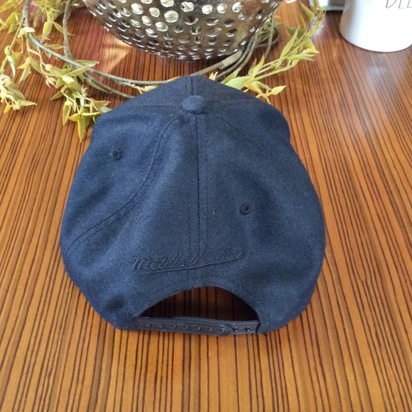 Mitchell & Ness Seen It All Adjustable Snapback Baseball Cap - Picture 2 of 6